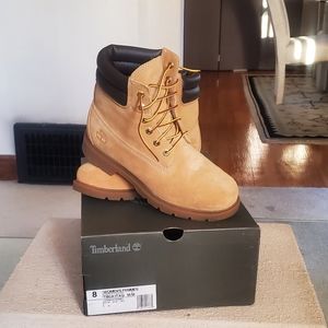 Womens Timberland Boots Retail $139